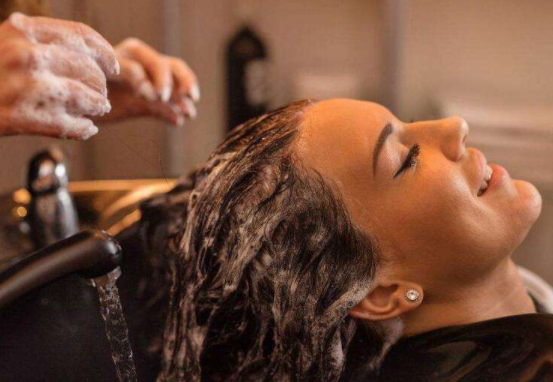 蒸馏水导电吗，蒸馏水导电吗百度百科（4个你深信不疑的“常识”）