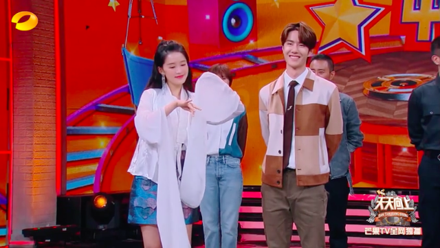 红楼梦李沁演的谁，李沁演过红楼梦里的谁（李沁为何能打破饭圈潜规则）