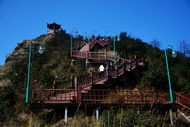 贵州旅游十大景点，贵州旅游十大景点排名千户苗寨（贵州十大冷门景点）