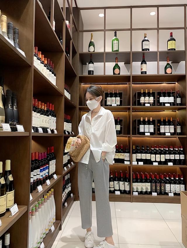 运动裤的10种搭配方法，运动裤怎么搭配衣服（搭配这几件上衣）