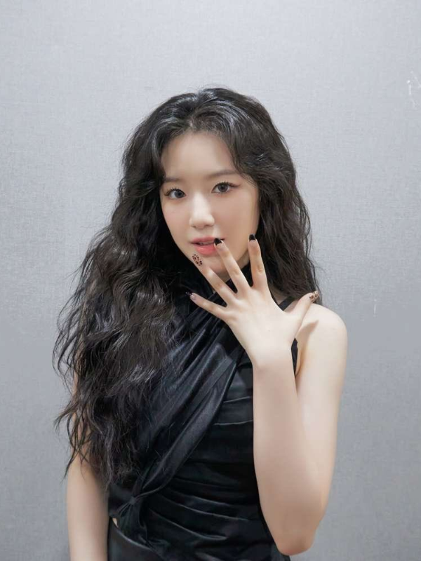 指甲油裸色和透明色有什么区别，护甲油和透明色的指甲油一样吗（显白好看，春夏必做）