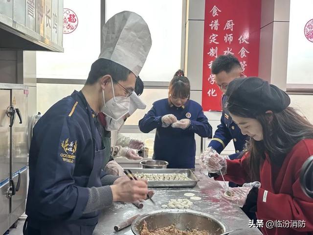 野外用餐的词语，野餐四字词语（“蓝朋友”餐厅的美食诱惑）