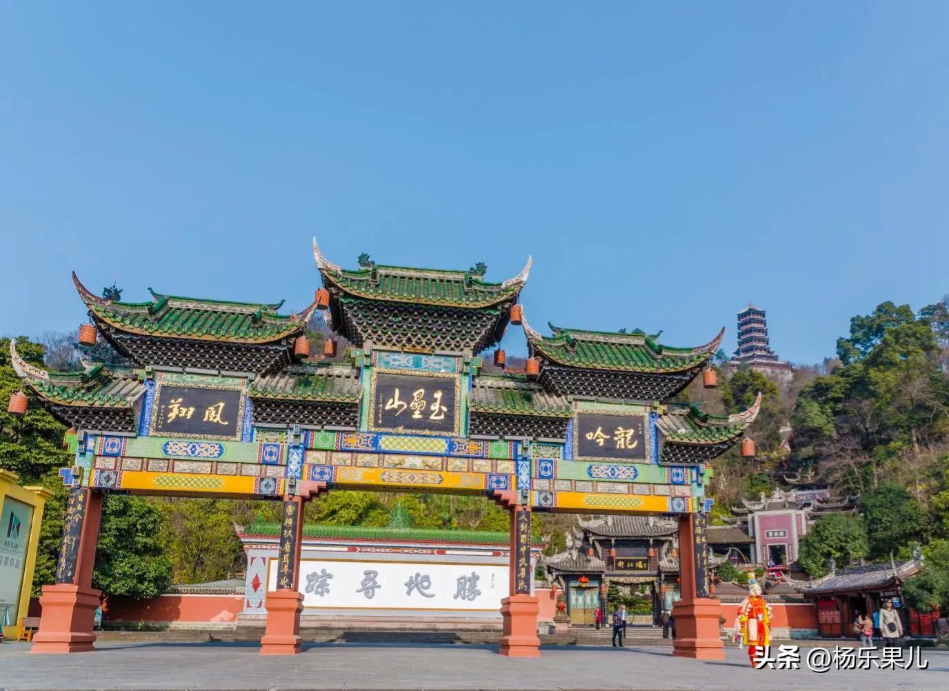 都江堰—世界水利文化的鼻祖,并且拥有众多的名胜古迹!