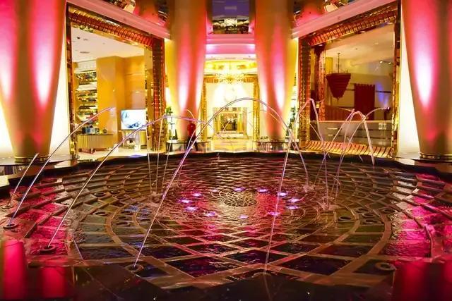 迪拜帆船酒店简介，迪拜帆船酒店介绍（80张高清图带你走进迪拜七星级帆船酒店）