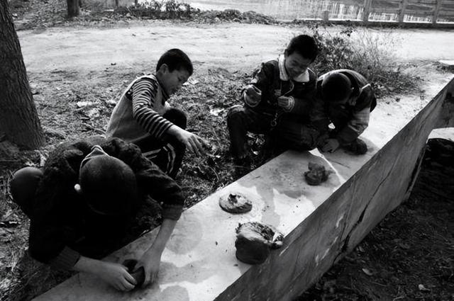 如何折衣服和裤子，怎么折,裤子（那些被遗忘的童年自制玩具）