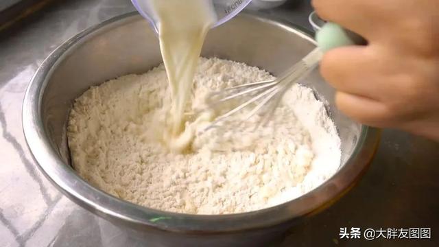 普通面粉可以做哪些小吃，面粉能做什么小吃（一碗面粉加一杯牛奶）