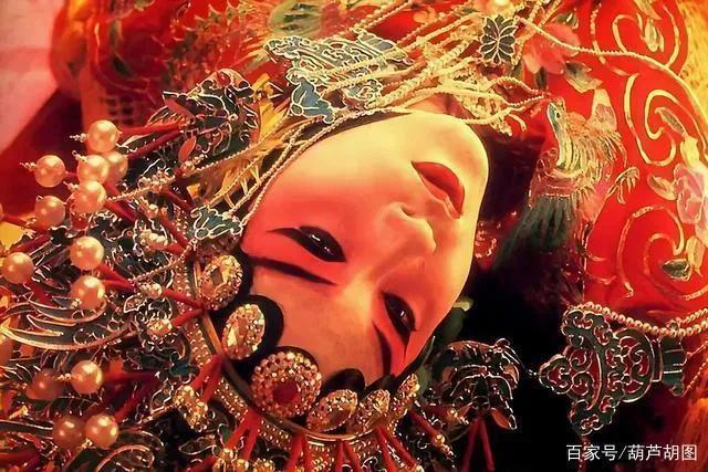 霸王别姬影评，霸王别姬影评1000字（《霸王别姬》影评）
