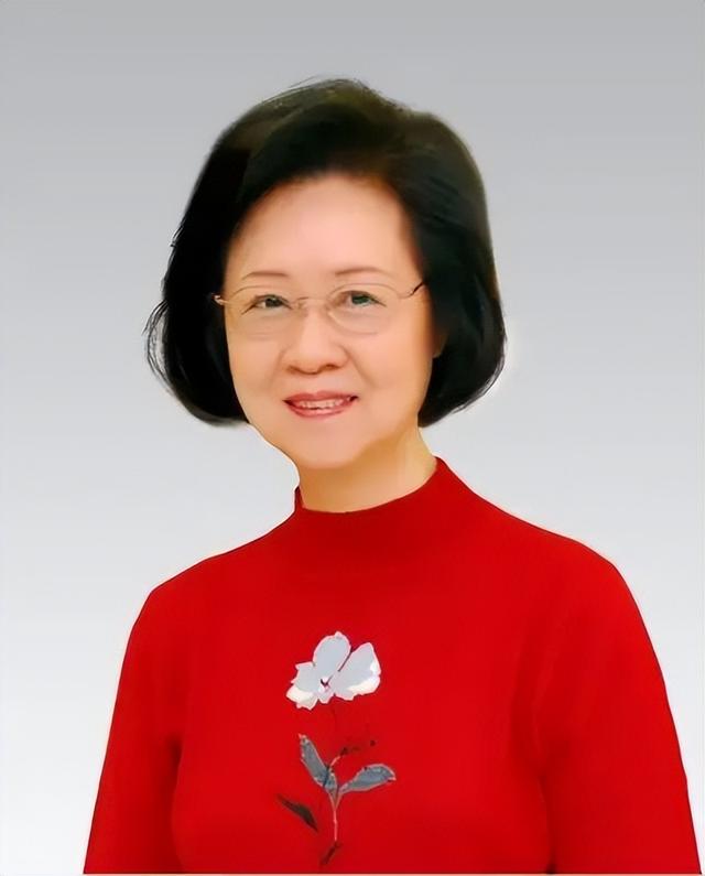 琼瑶的3段感情：与平鑫涛“忍爱”18年，劝原配：你也可以来我家