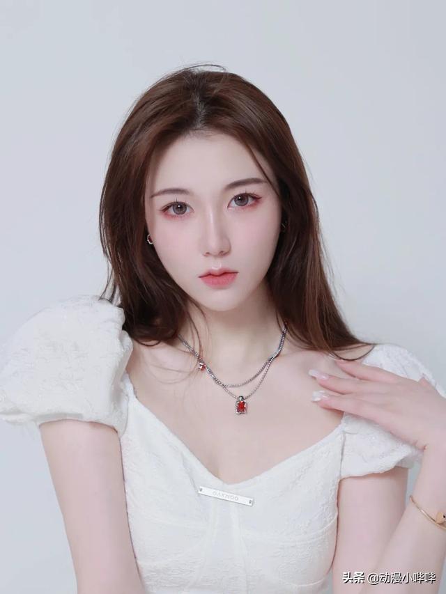 今日系列动漫女头 樱岛麻衣，微信头像，今日系列动漫女头 樱岛麻衣（这审美在二次元早被玩腻了）