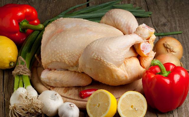 鸡胸肉有激素吗，鸡胸肉是否含有大量激素（鸡肉含有大量激素）