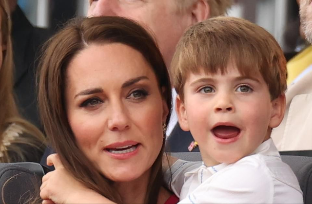 一岁小公主生日祝福语，小公主的生日祝福语有哪些（皮肤白皙长得像哈里）