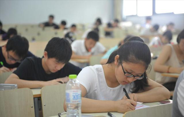 大学生村官怎么报考，大学生村官怎么考（考上之后，发展前景很好）