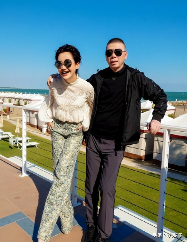 冯小刚为什么叫冯裤子，为啥管冯小刚叫冯裤子（冯小刚还是当初的“冯裤子”）