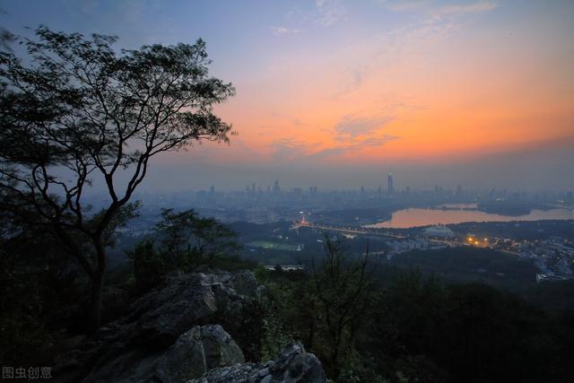 南京晚上哪里好玩的景点，上海旅游景点哪里好玩（共赴2022南京中秋佳节）