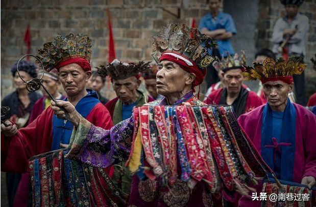 下蛊是什么意思，被蛊到是什么梗（为何历朝历代都要严惩养蛊之人）