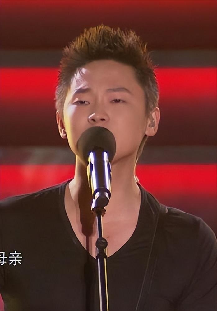 那一晚,导师杨坤夸赞梁博身上有"许巍,汪峰,郑钧加在一起三个人的气质