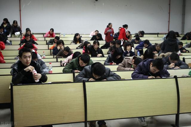 大专怎么考公务员，大专能考公务员考试吗（原来专科生也能报考公务员）