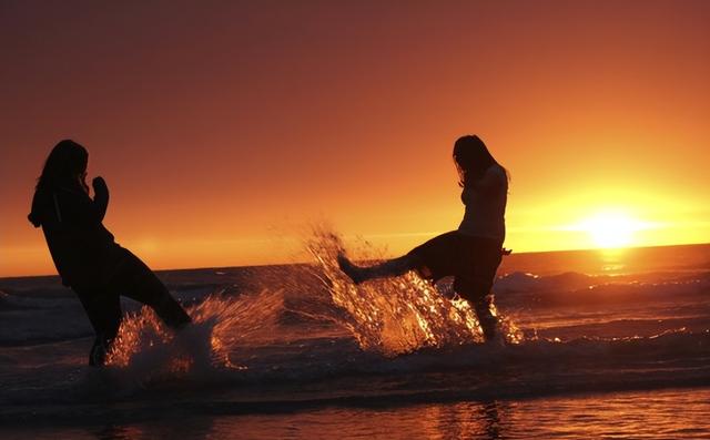 有钱跟没钱的朋友圈说说，有钱有朋友的朋友圈说说（只是你不明白这几句话）