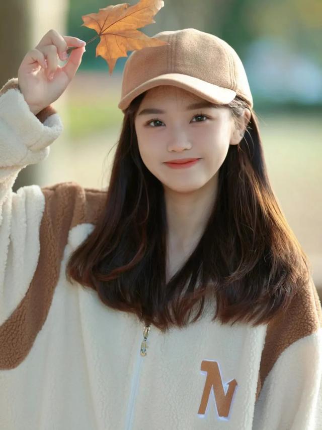 圆脸适合什么眼镜，圆脸适合什么眼镜框女（不同脸型适合什么样的配饰）