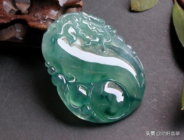 水头是什么意思，翡翠中的水头是什么意思（3分钟带你了解什么是翡翠的水头）