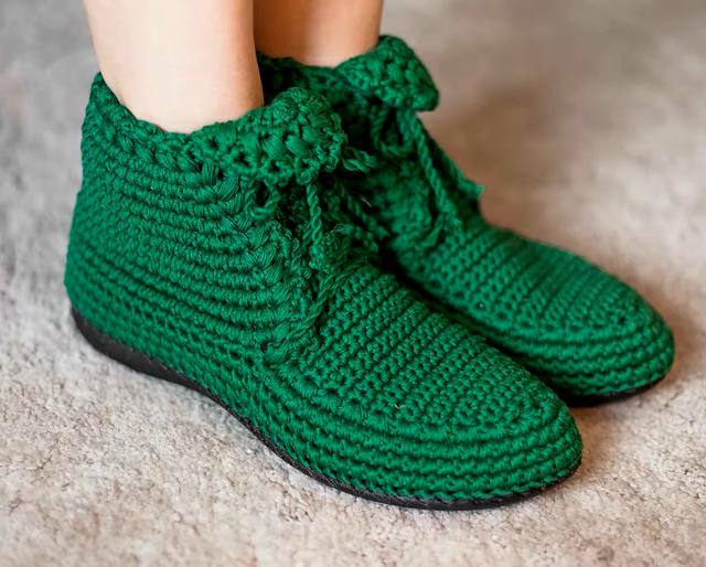 毛线鞋的织法,毛线鞋的织法视频全集初学者(看看编织达人钩编的毛线