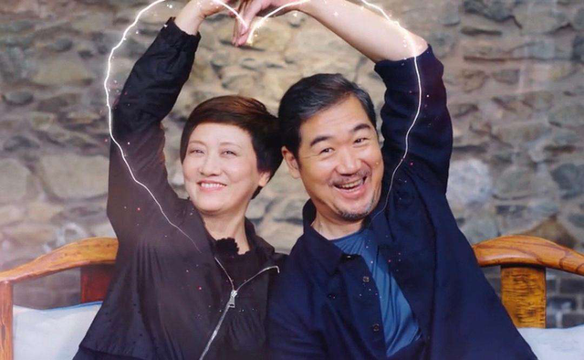 61岁穿婚纱，一生无子，放弃事业的邓婕与张国立的爱情故事
