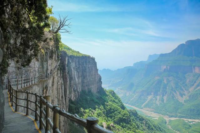 举起手来拍摄地，举起手来拍摄地郭亮村介绍（悬崖上有隐秘古村）