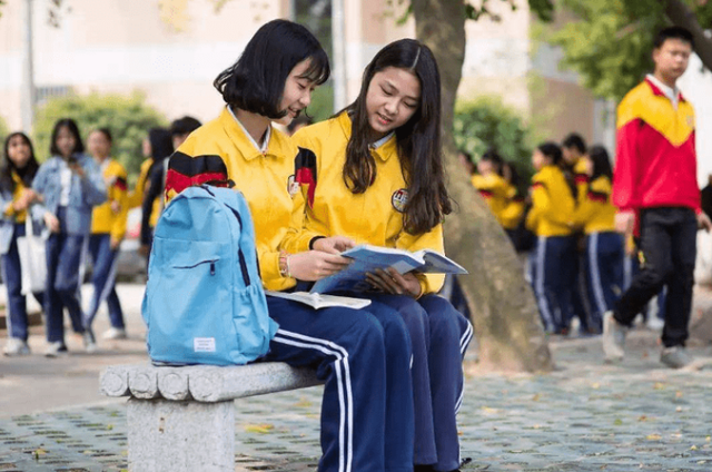 怎么判断女朋友是不是处女，怎么看出女生是不是处（高中女生和职高女生的差别）