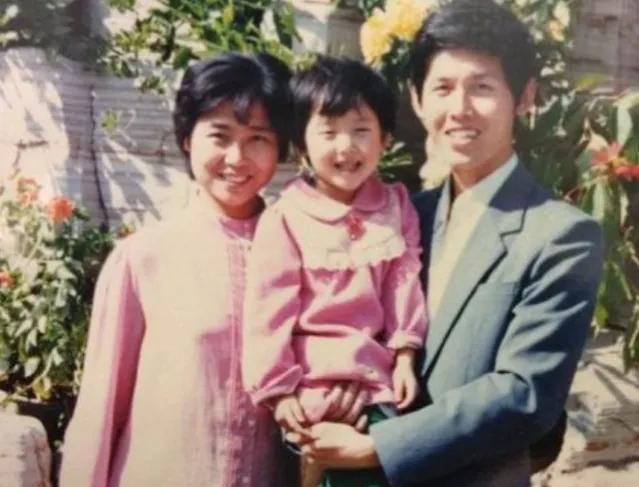 高露，为了爱情放弃事业，嫁给圈外人丈夫，如今儿女双全太过幸福