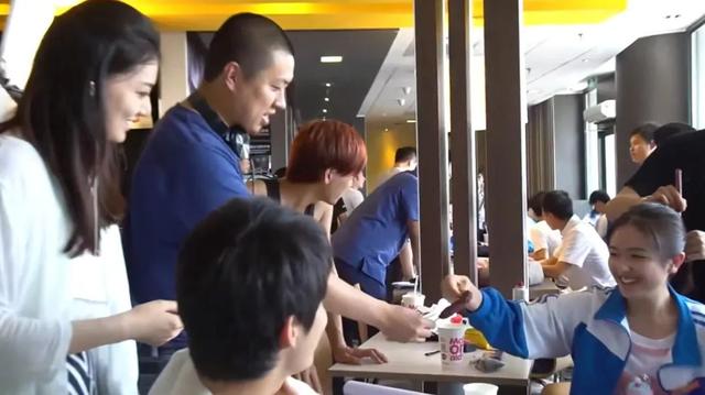 李兰迪男朋友是谁，李兰迪小到大没变（张新成李兰迪同游泰国）