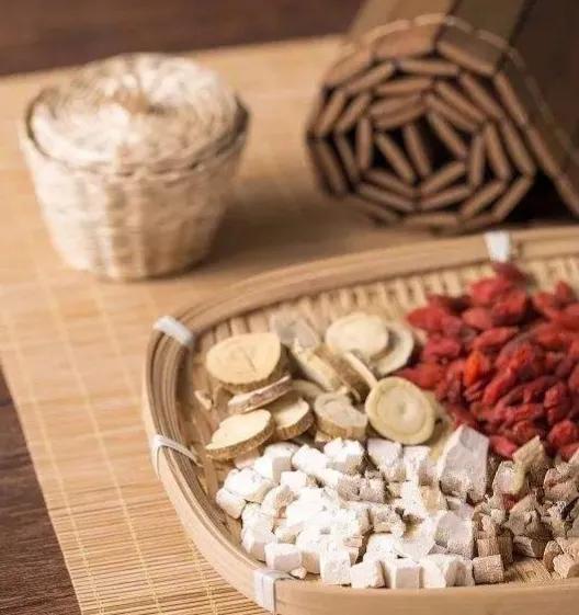 吃什么补精养肾，男人吃什么补肾又补精（分享补肾添精方，助你如常）