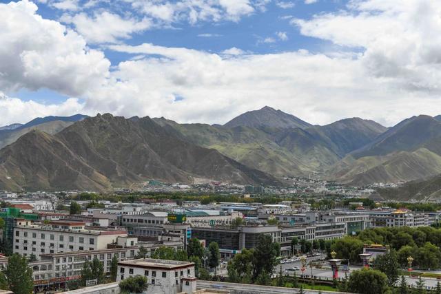大昭寺简介，大昭寺释迦牟尼佛像（被藏族人称为“圣路”的地方）