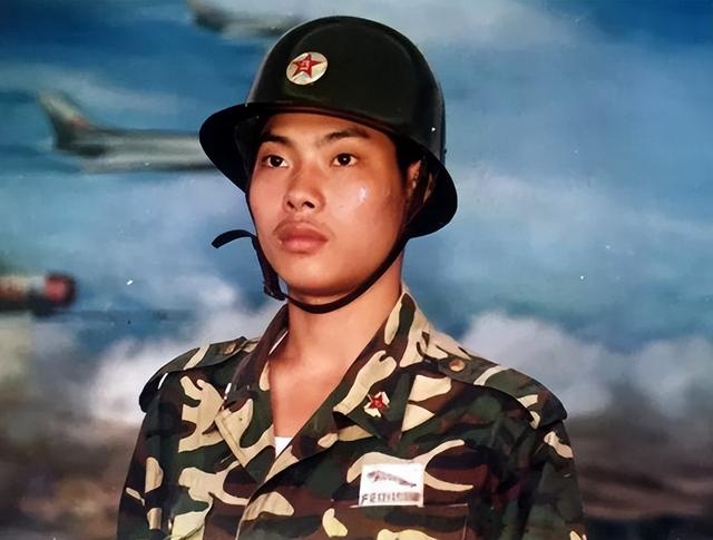 刘传健为什么不飞了，刘传健离了三次婚（九千米高空救下128人）