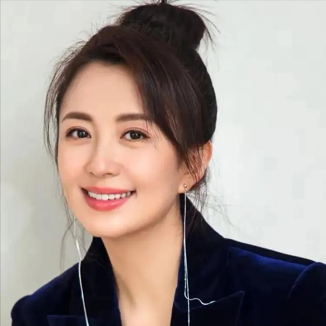 “排骨精”靠边站，丰腴美人才是真绝色，这10位女星美炸了