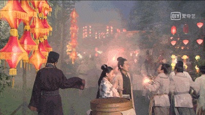 孔明灯什么节日放的，孔明灯的寓意和象征（为什么人们会认为放孔明灯可以实现愿望）