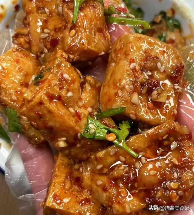 炸豆腐怎么做好吃，炸豆腐简单酥脆好吃（后悔没有早点发现这个炸豆腐）