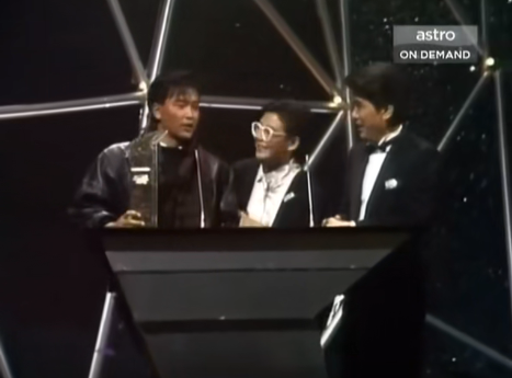 关正杰 - 天籁...星河传说歌词是什么，关正杰金山梦主题曲（香港十大劲歌金曲颁奖典礼-1984年度）