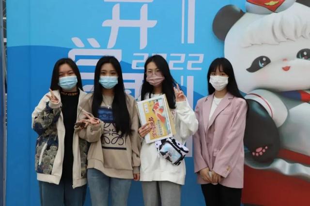 四川信息技术学院，2022年四川信息职业技术学院有哪些院系和专业（四川省高职院校入学当天美照曝光）