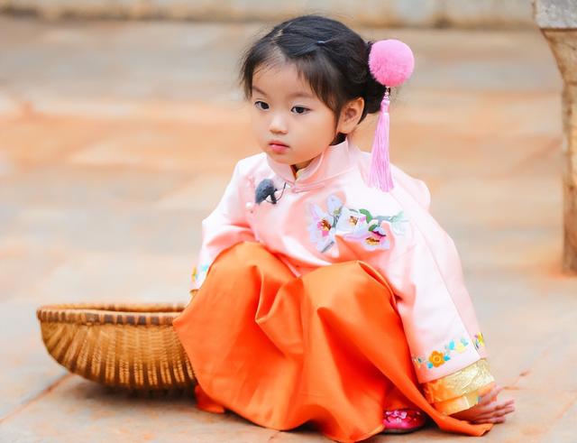 爸爸去哪儿阿拉蕾，爸爸去哪儿第五季董力阿拉蕾回归（还记得《爸爸去哪儿4》里的阿拉蕾吗）