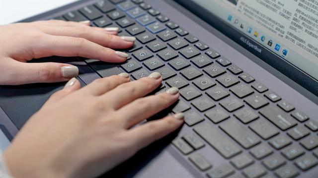 办公笔记本电脑推荐，商务办公笔记本电脑推荐（2022款华硕破晓2轻薄笔记本电脑开箱）