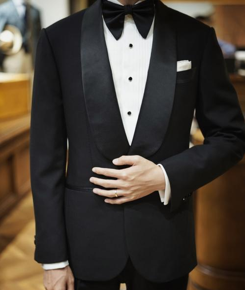 头平的男生适合什么发型，头型扁平适合什么发型男（领型<驳头>怎么选择）