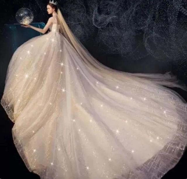 世界上最长的婚纱，世界上最长的婚纱快乐大本营（婚纱颜色禁忌）