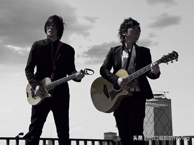 水木年华成员李健，水木年华成员资料（水木年华成员缪杰竟然开直播求礼物）