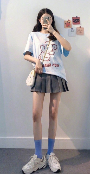 时尚短袖衫搭配女，夏天“短袖”强势出街