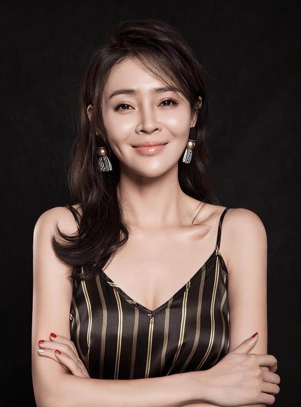 于明加金婚剧照(结婚后不用她下厨,被宠成公主) - 龙腾网