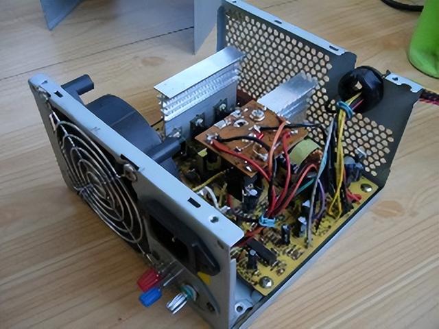 win10定时关机，win10定时关机设置在哪（计算机的电源开关顺序以及如何设置计算机以定期自动打开和关闭）