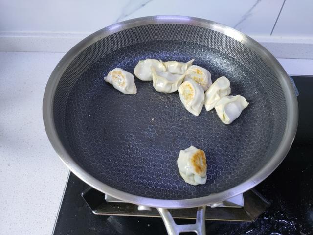 康巴赫炒锅怎么样，德国康巴赫炒锅怎么样（康巴赫第五代抗菌煎锅真的不粘锅）