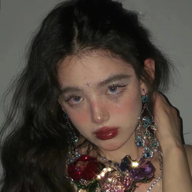 另类欧美：ihateu，微信头像，另类欧美：ihateu（欧美头像‖活在当下）