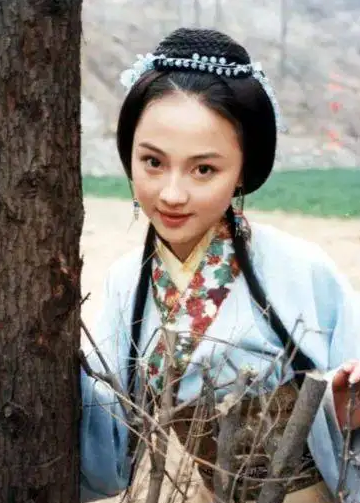 姚笛现状如何，身材高挑气质十足（姚笛：和文章当街拥吻）