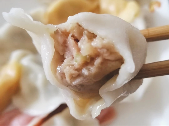水饺是冷水下锅还是热水下锅，饺子是冷水下锅还是热水（是冷水下锅还是开水下锅）